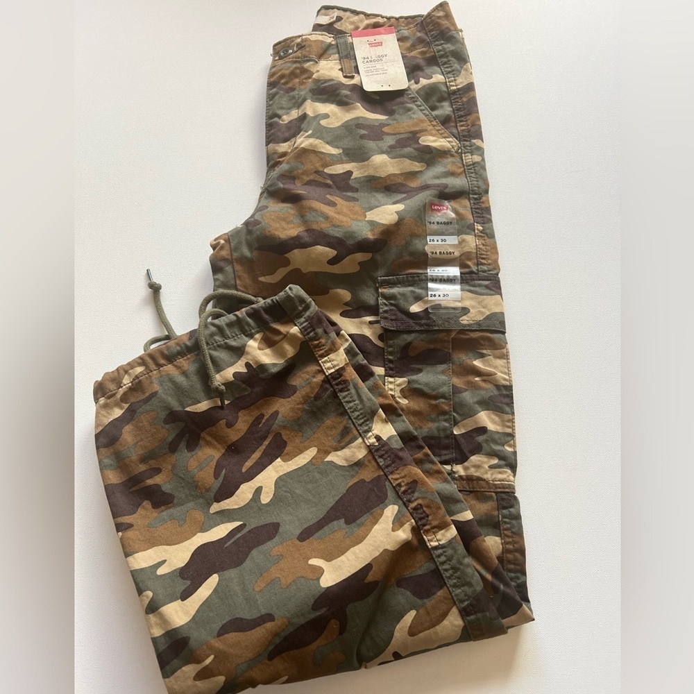 NWT Women's Levis 94 Baggy Cargo Pants 26x30 Camouflage Mid-Rise Wide Leg - Picture 14 of 14